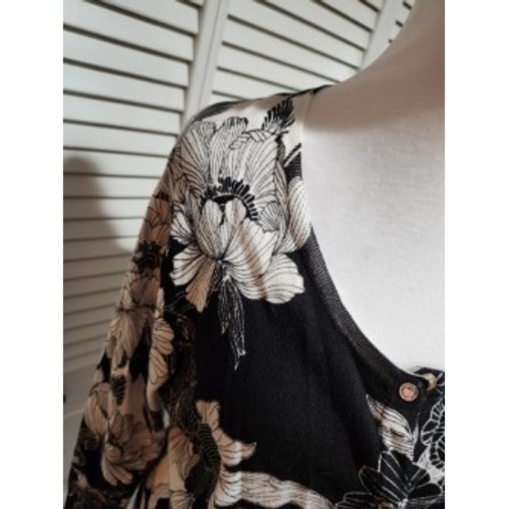 White House Black Market Women's Knit Floral Cardigan Button Front Black White L - Picture 3 of 7